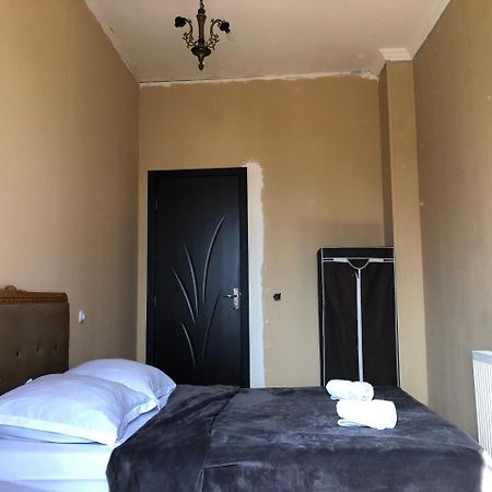 Lucky Family Hotel Tiflis Exterior foto